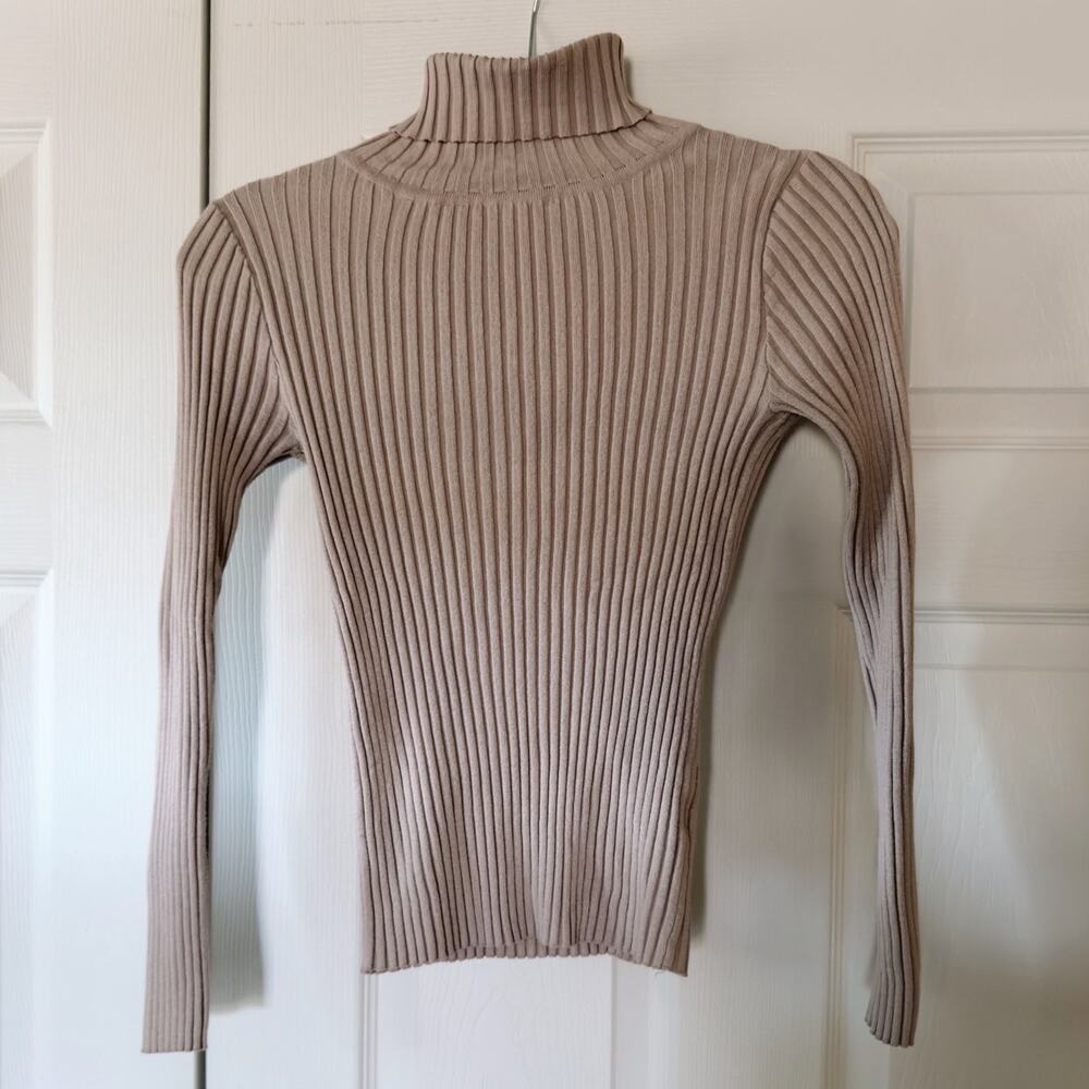 Kendall & Kylie turtleneck long sleeve ribbed  top size S
